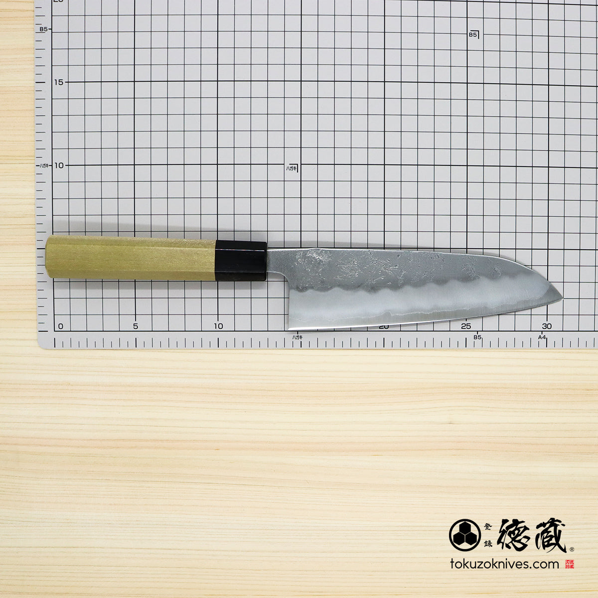 銀三 梨地仕上げ 三徳包丁 朴八角柄