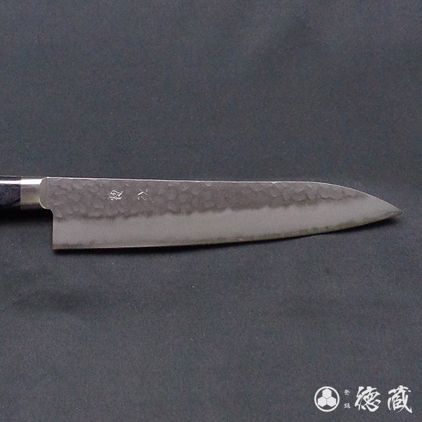 AUS8 槌目仕上 剣型三徳包丁 黒ハンドル